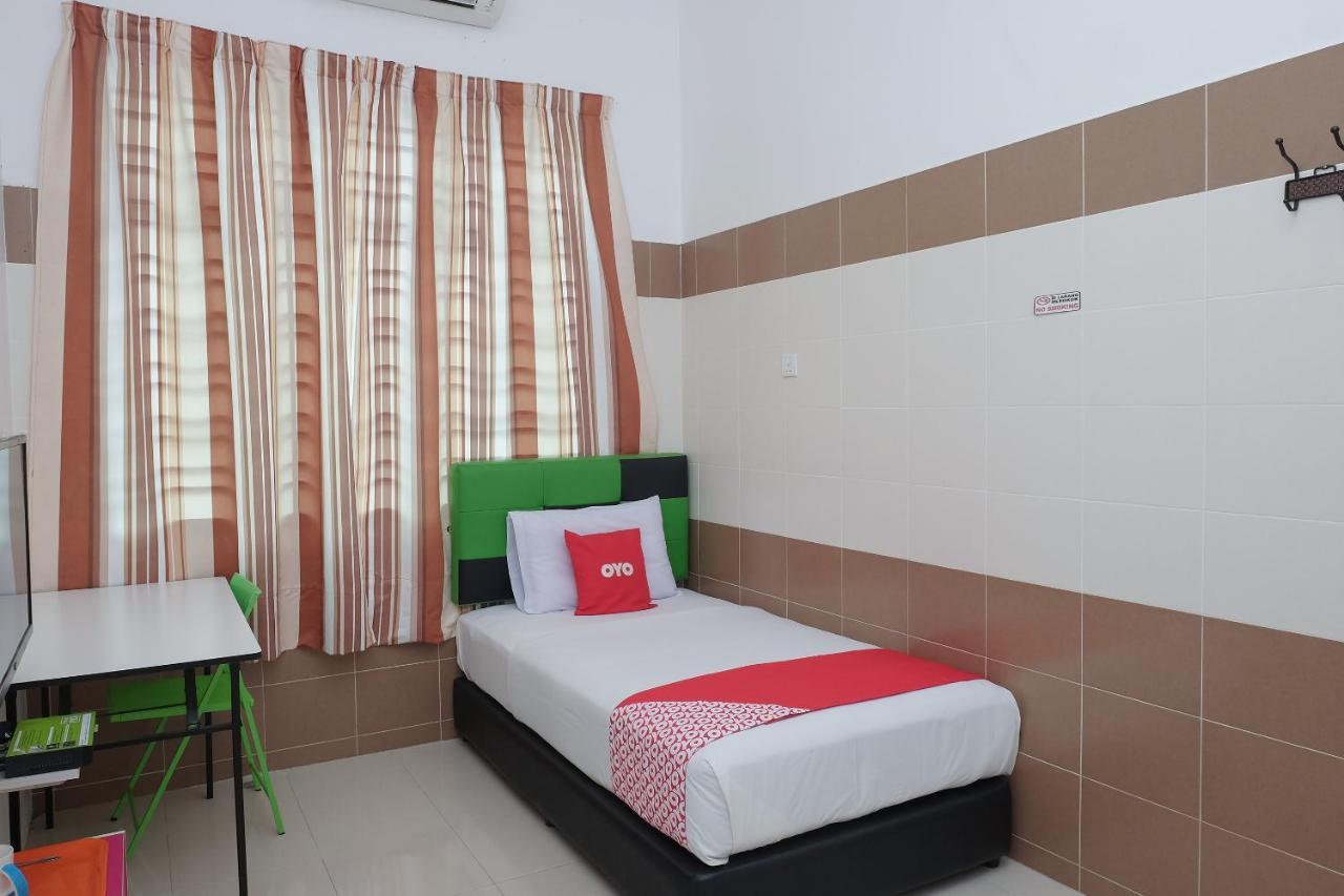 Oyo 90005 Dc Villa Guest House Kuala Rompin Exterior photo