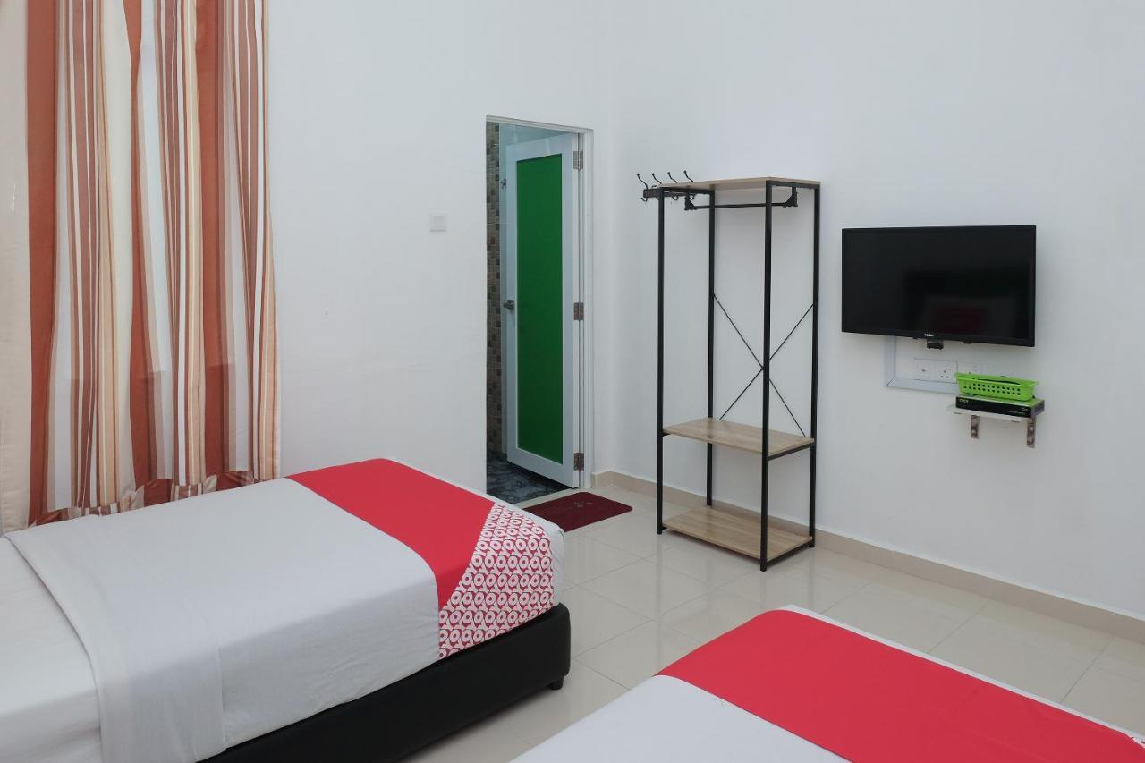 Oyo 90005 Dc Villa Guest House Kuala Rompin Exterior photo