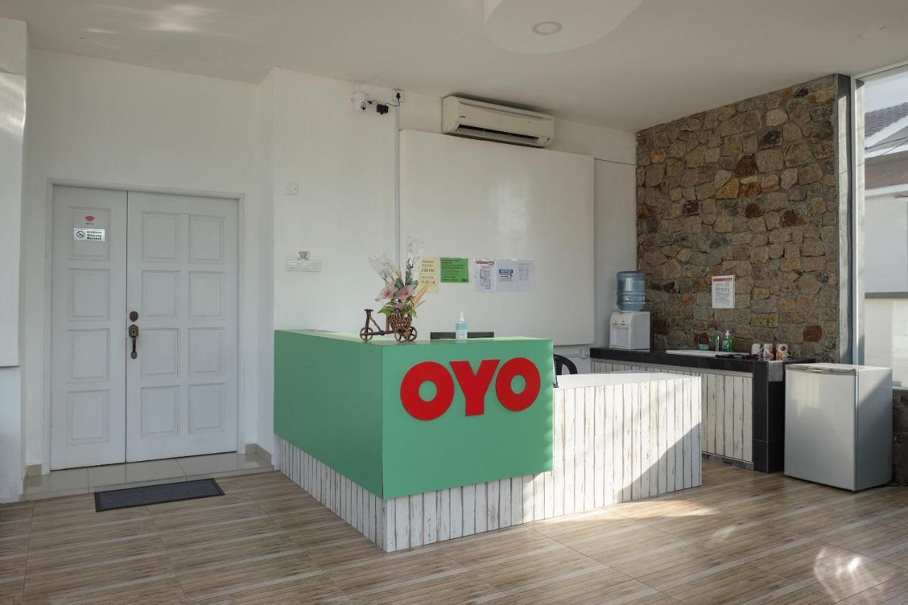 Oyo 90005 Dc Villa Guest House Kuala Rompin Exterior photo
